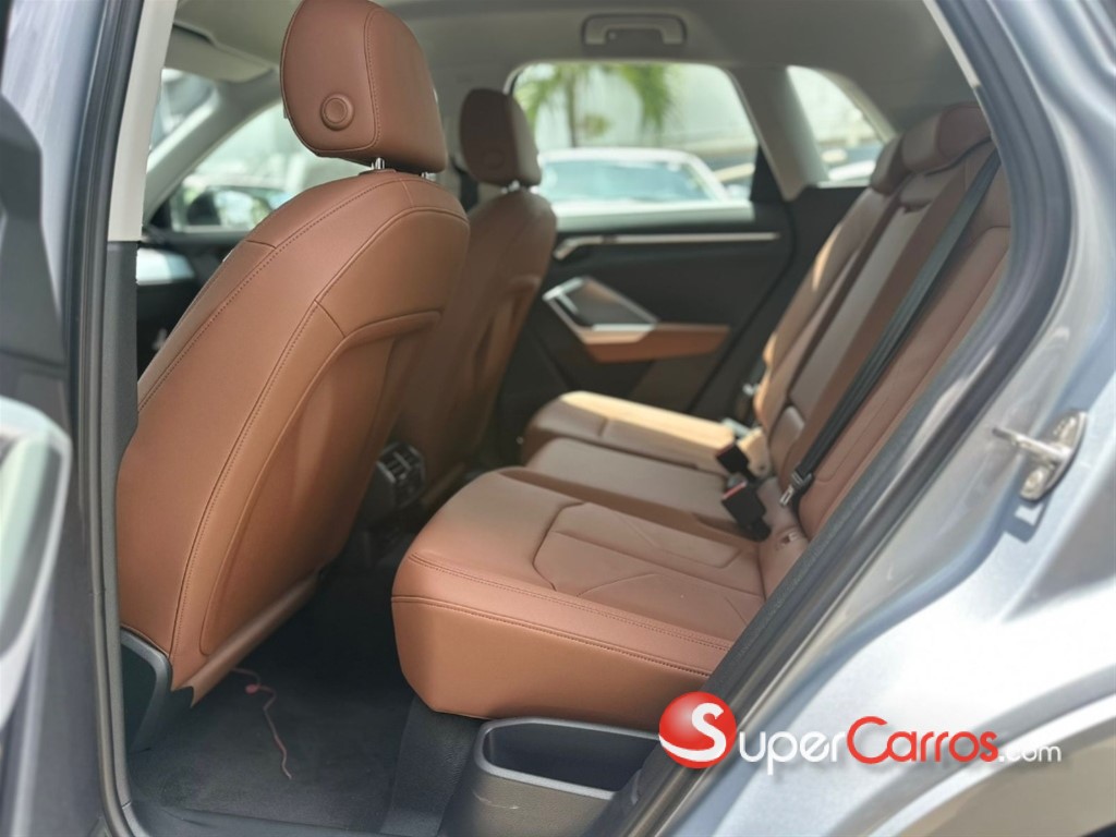 2025 Audi Q3 35 TFSI Advance Plus — foto 10 / 12