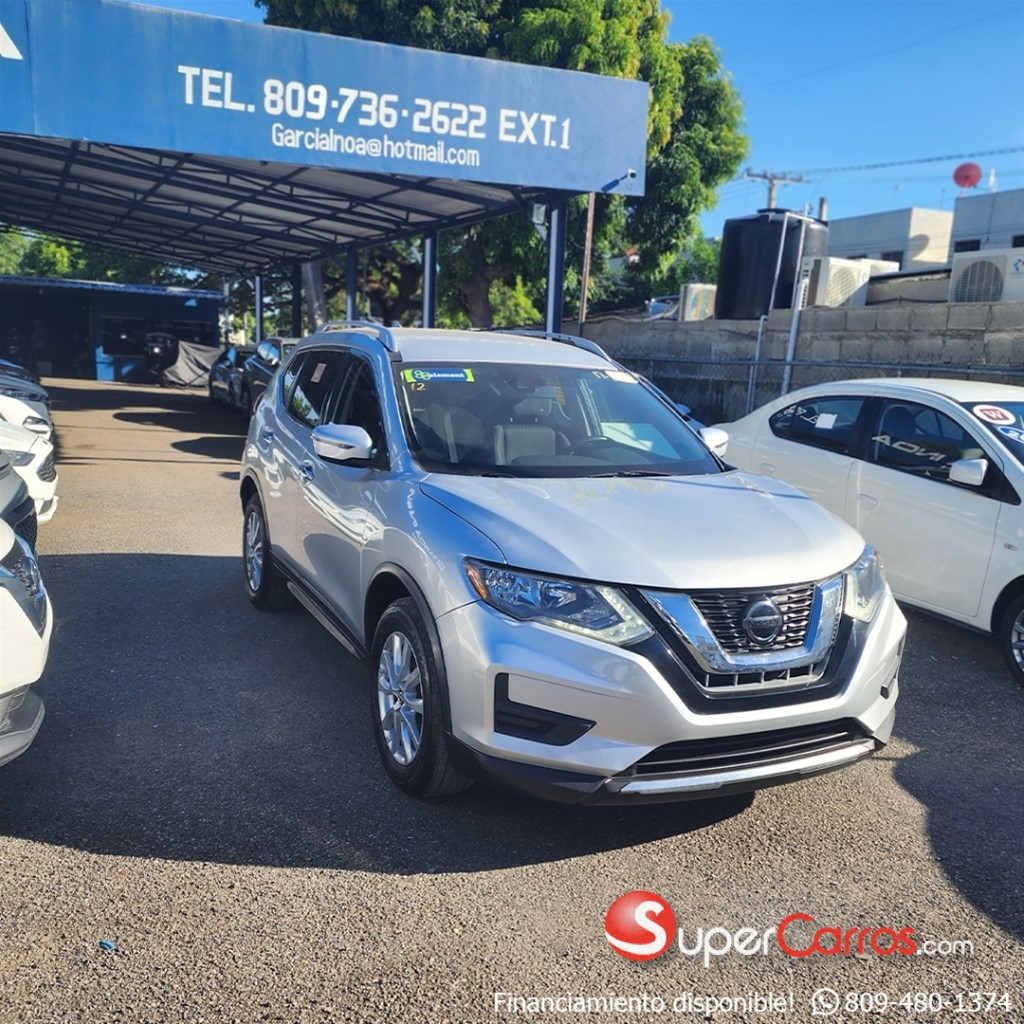 2020 Nissan Rogue SV — foto 2 / 10