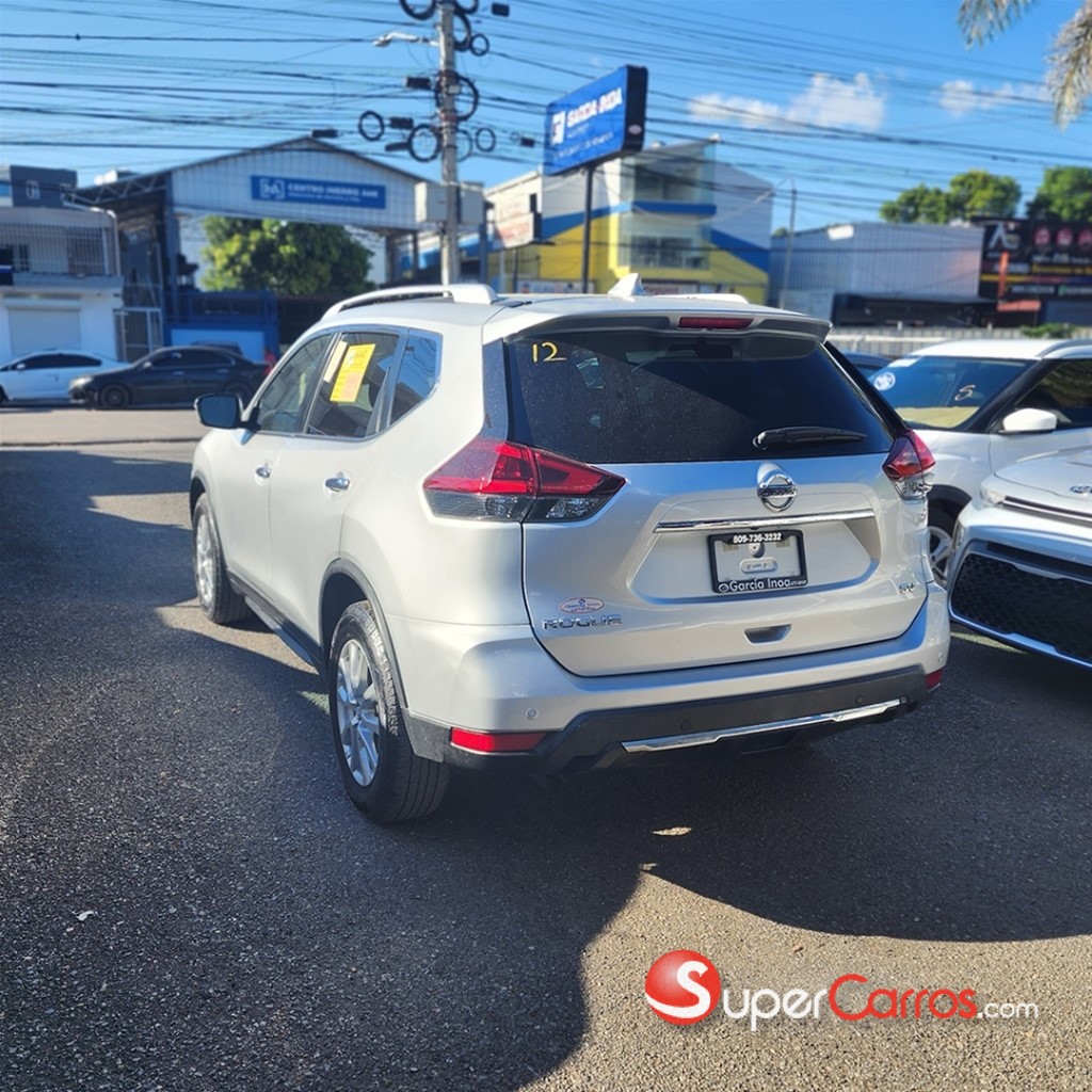 2020 Nissan Rogue SV — foto 6 / 10