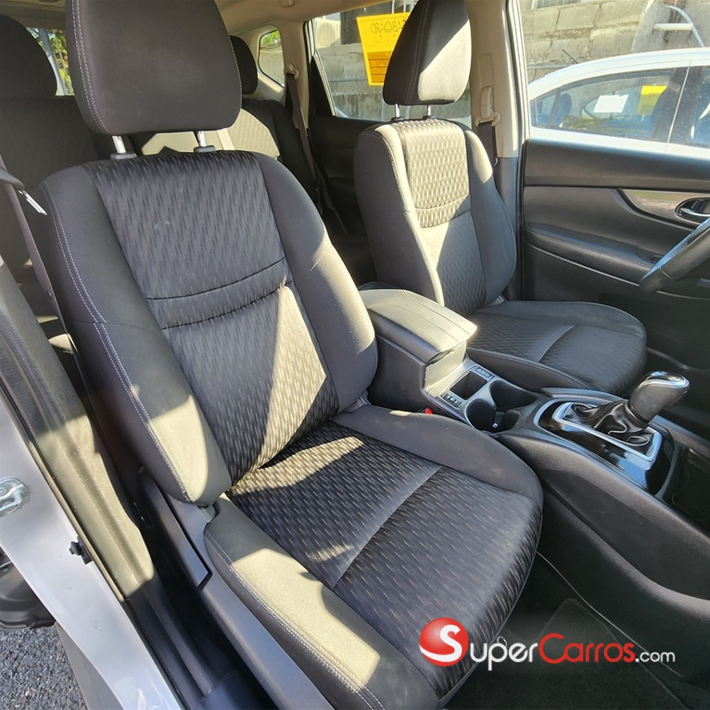 2020 Nissan Rogue SV — foto 8 / 10