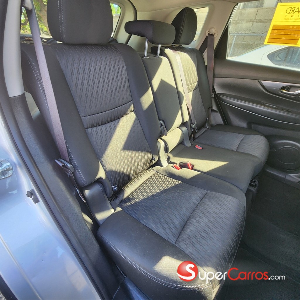 2020 Nissan Rogue SV — foto 10 / 10