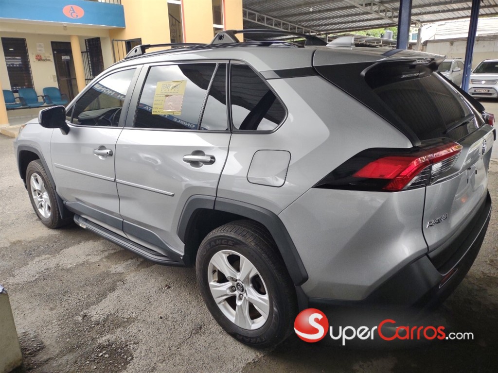 2021 Toyota RAV4 XLE — foto 7 / 9