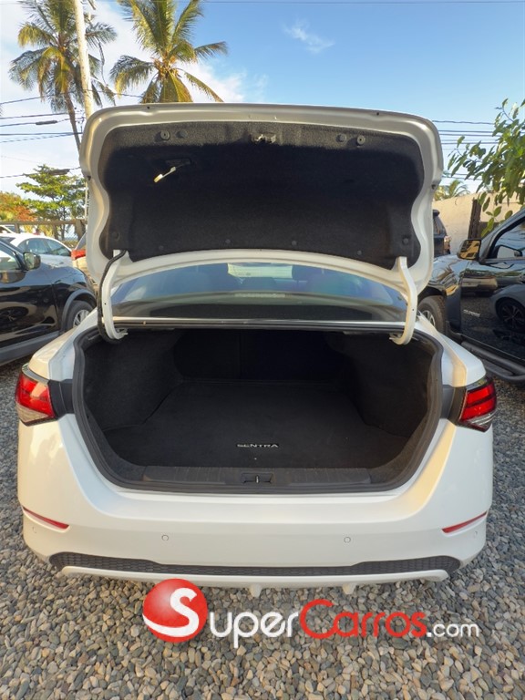 2020 Nissan Sentra SV — foto 5 / 8