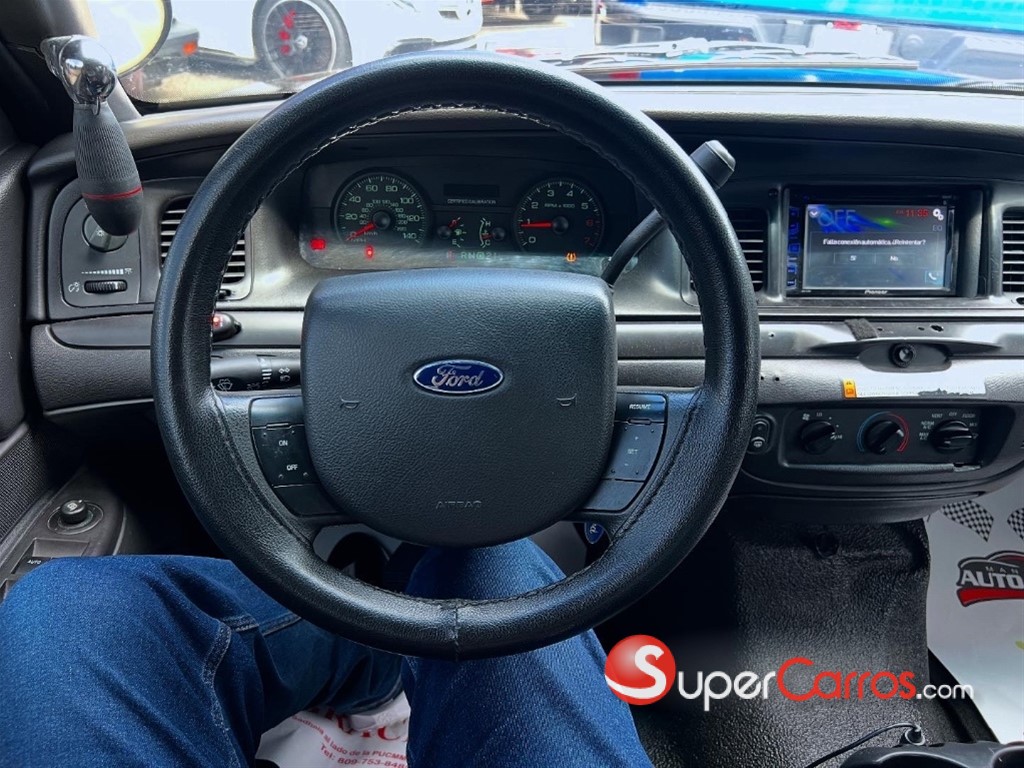 2010 Ford Crown Victoria Police Interceptor — foto 5 / 12