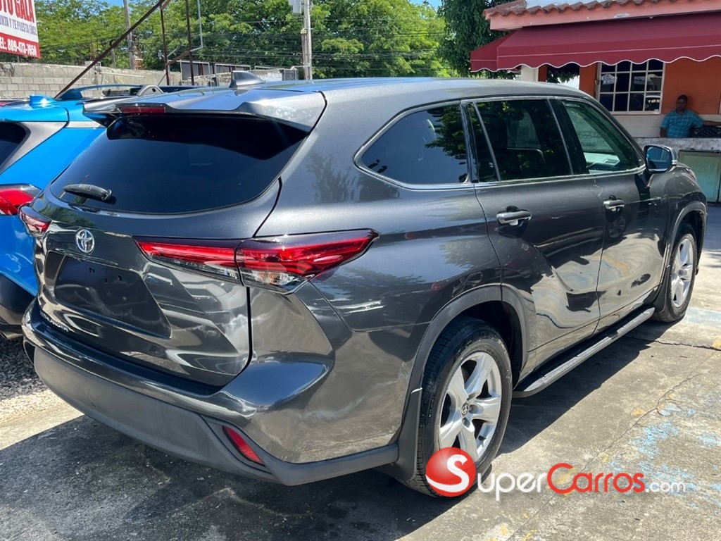 2020 Toyota Highlander LE — foto 2 / 10