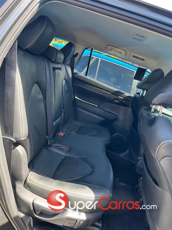 2020 Toyota Highlander LE — foto 5 / 10