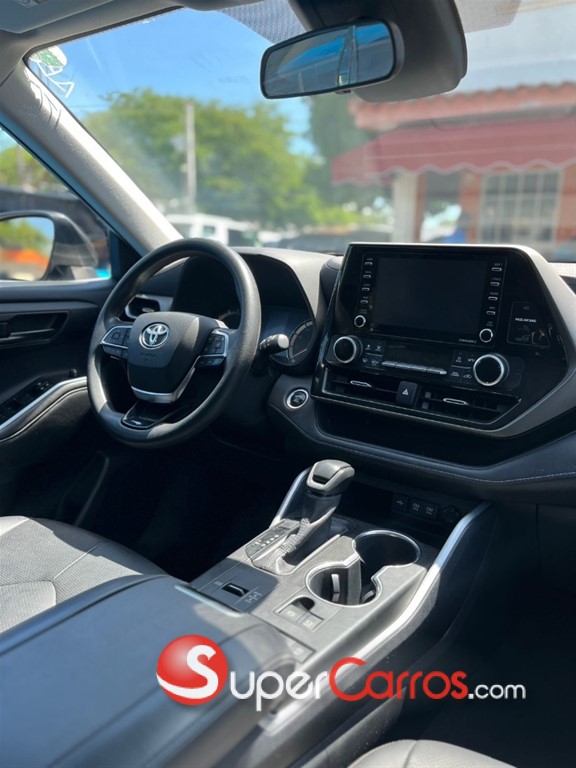 2020 Toyota Highlander LE — foto 9 / 10