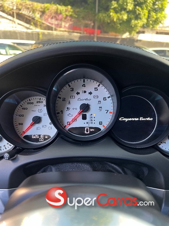 2015 Porsche Cayenne Turbo — foto 7 / 11