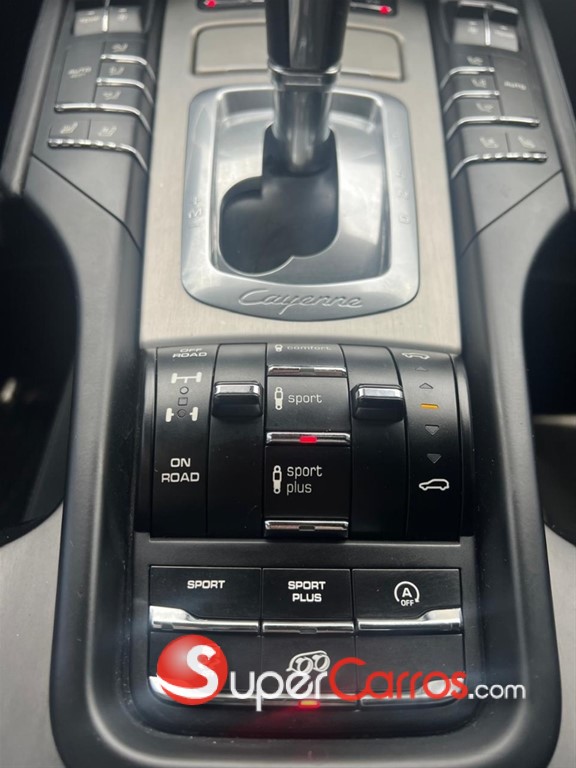 2015 Porsche Cayenne Turbo — foto 8 / 11