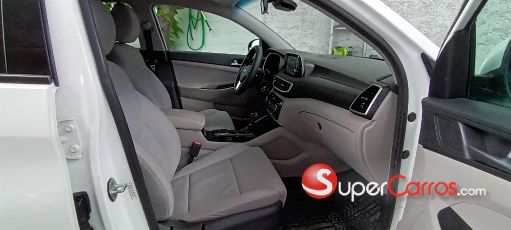 2020 Hyundai Tucson SE — foto 8 / 12