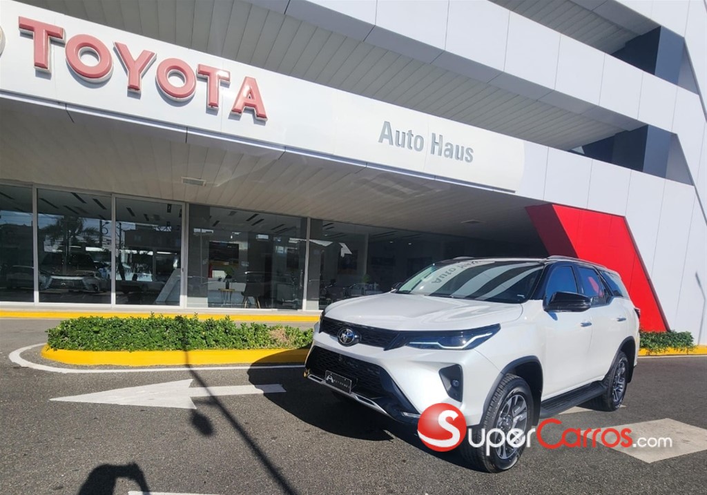 2025 Toyota Fortuner SRV TSS