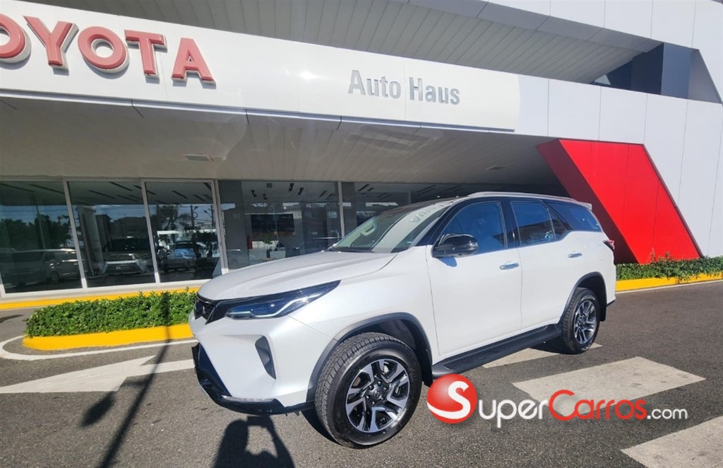 2025 Toyota Fortuner SRV TSS — foto 3 / 10
