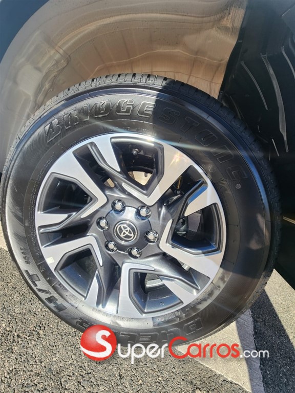 2025 Toyota Fortuner SRV TSS — foto 7 / 10