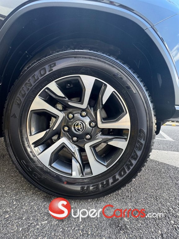 2025 Toyota Fortuner SRV — foto 2 / 12