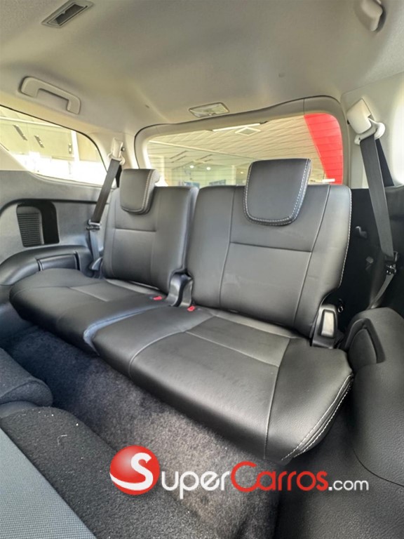 2025 Toyota Fortuner SRV — foto 10 / 12