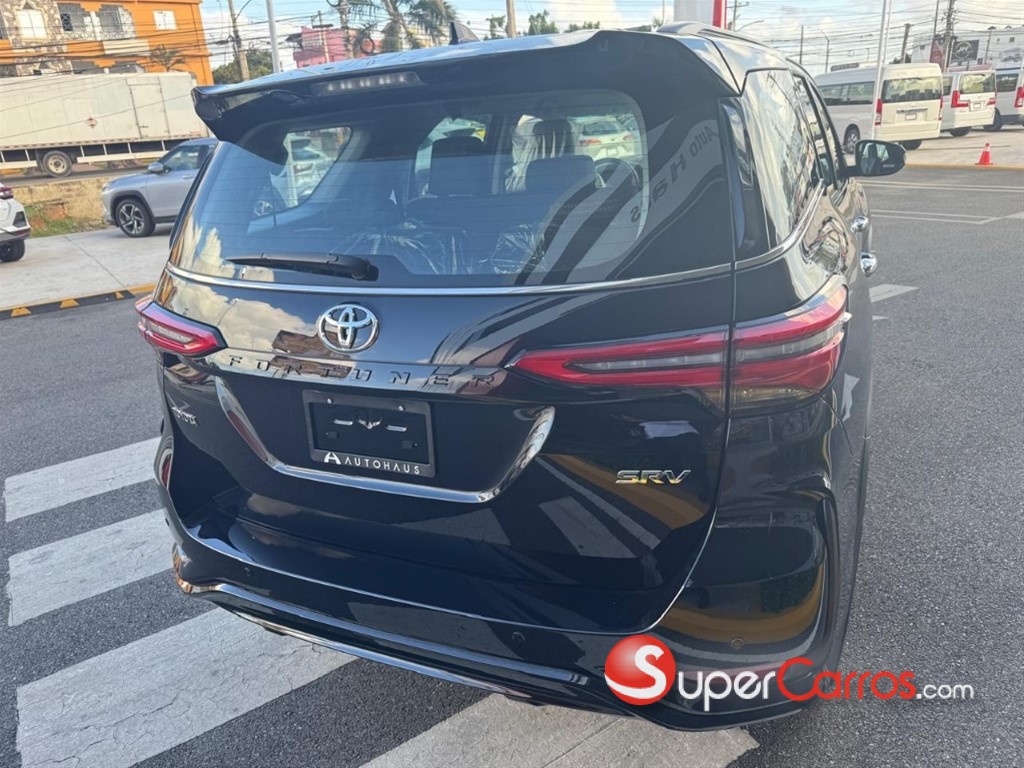 2025 Toyota Fortuner SRV — foto 12 / 12