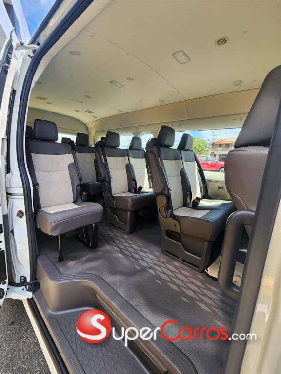 2025 Toyota Hiace GL — foto 4 / 11