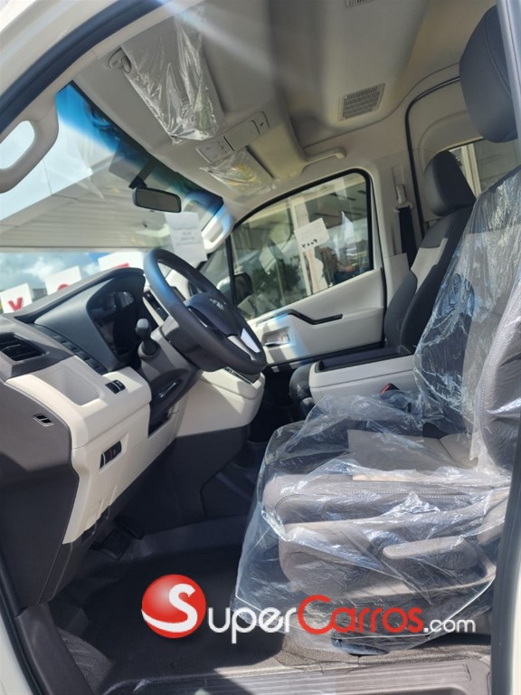2025 Toyota Hiace GL — foto 7 / 11