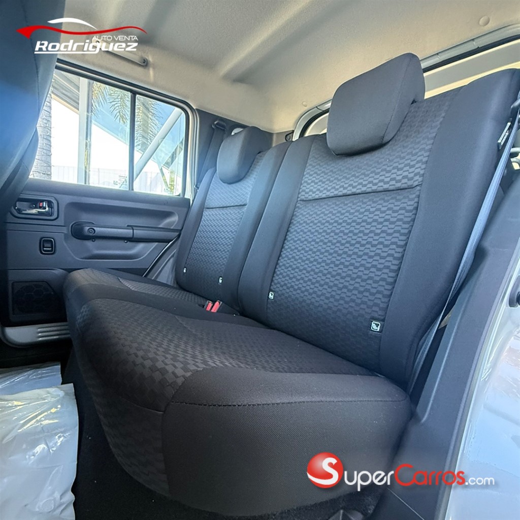 2026 Suzuki Jimny GLX — foto 5 / 7