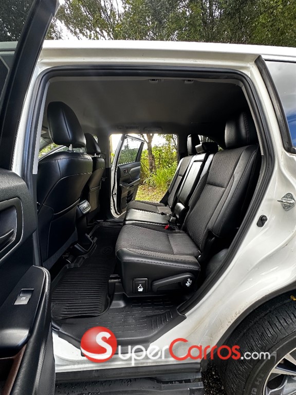 2019 Toyota Highlander LE — foto 5 / 11