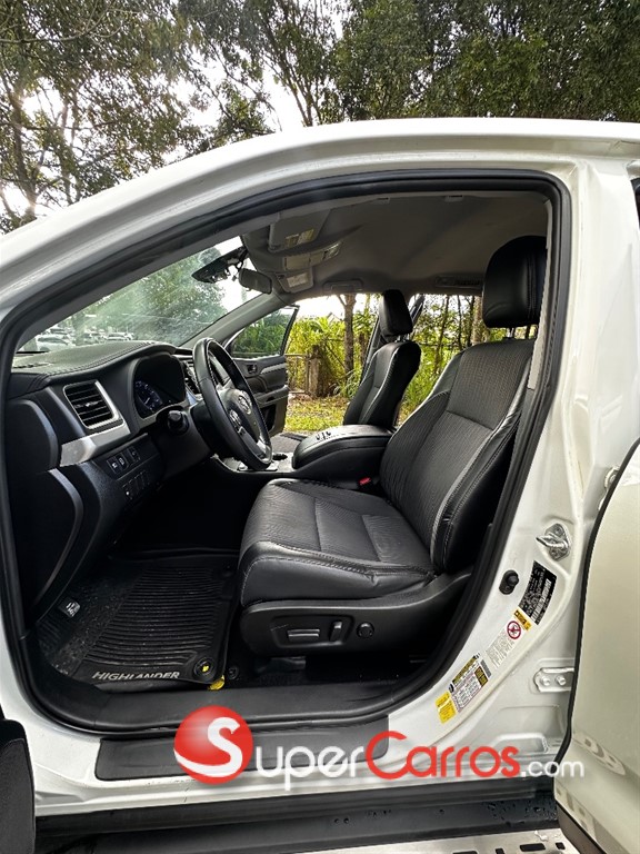2019 Toyota Highlander LE — foto 6 / 11