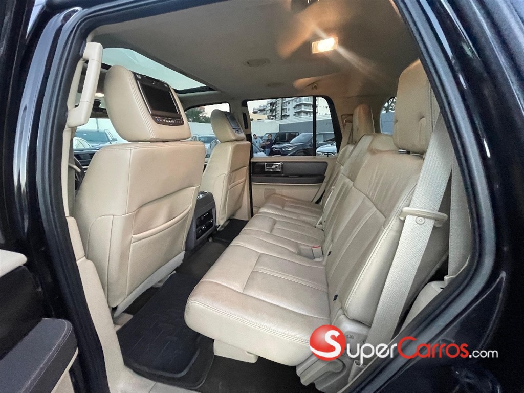 2015 Lincoln Navigator — foto 8 / 12