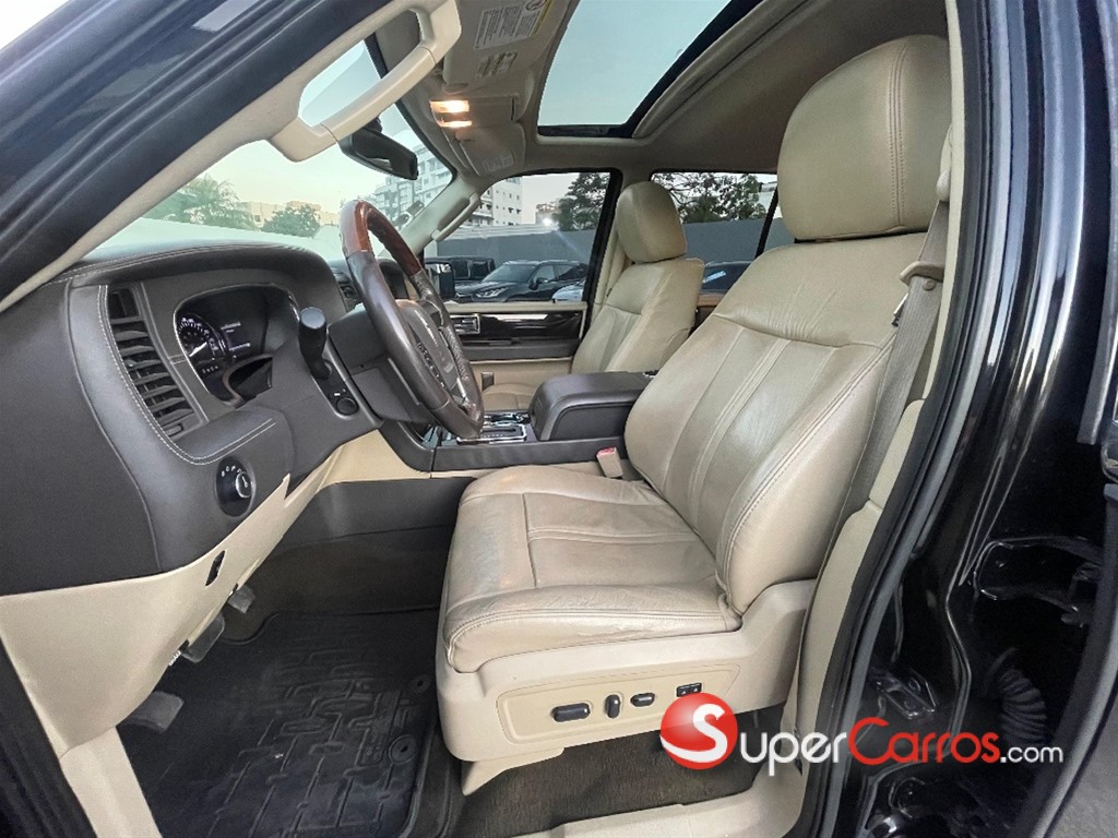 2015 Lincoln Navigator — foto 10 / 12