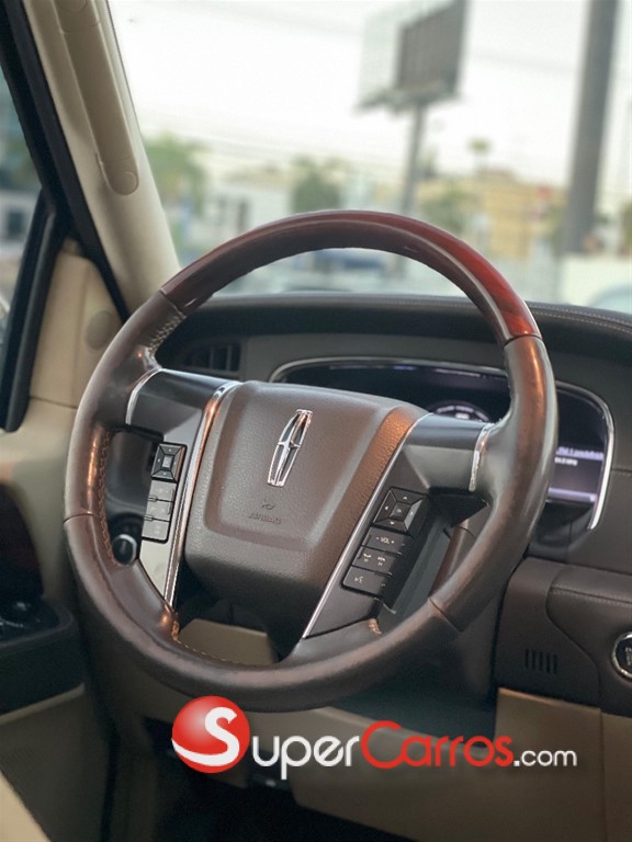 2015 Lincoln Navigator — foto 11 / 12