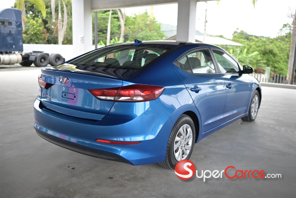2017 Hyundai Elantra — foto 7 / 12