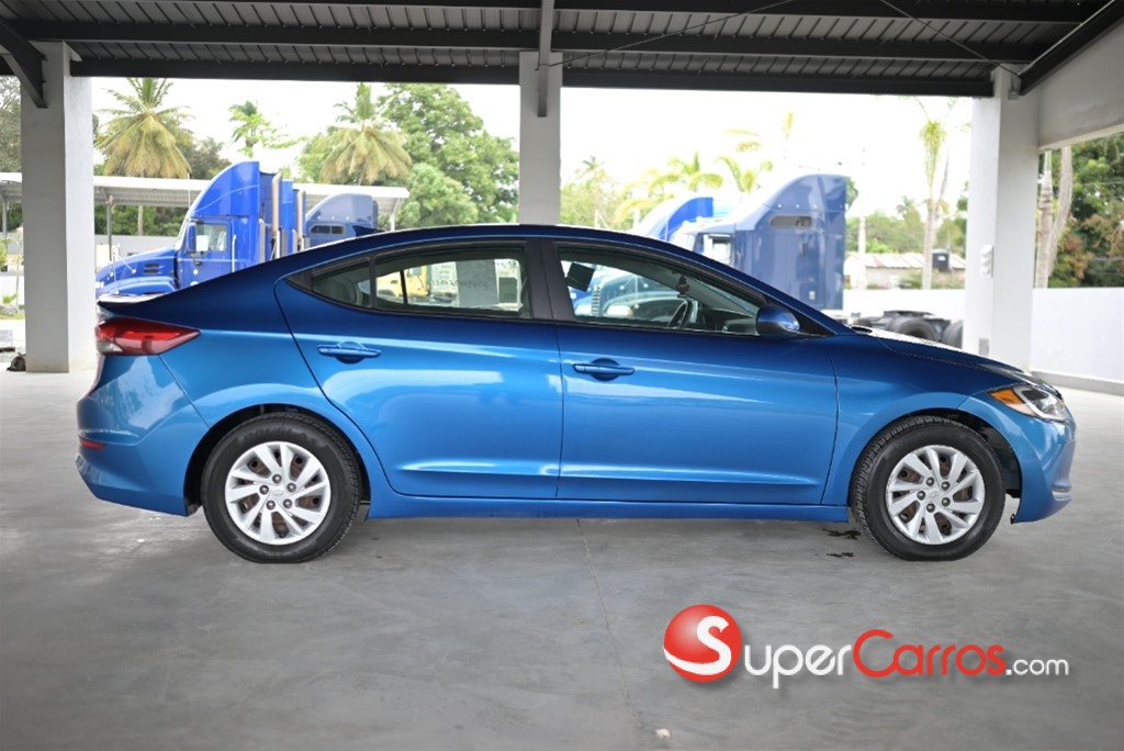 2017 Hyundai Elantra — foto 8 / 12