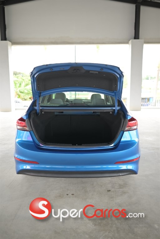 2017 Hyundai Elantra — foto 11 / 12