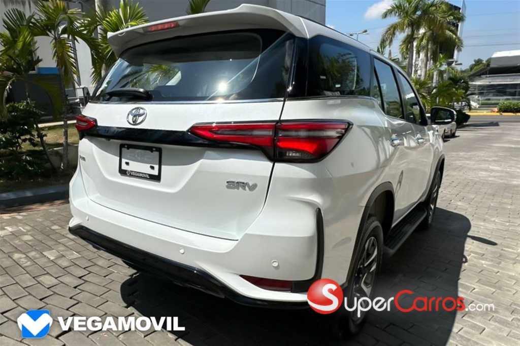 2025 Toyota Fortuner SRV — foto 3 / 11