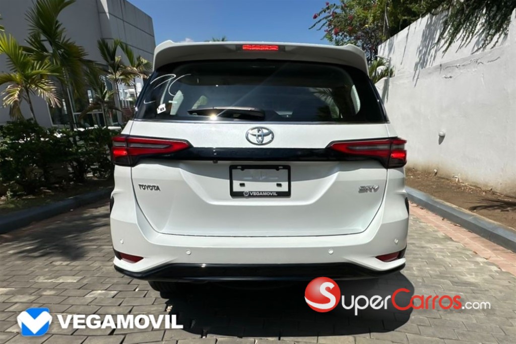 2025 Toyota Fortuner SRV — foto 6 / 11