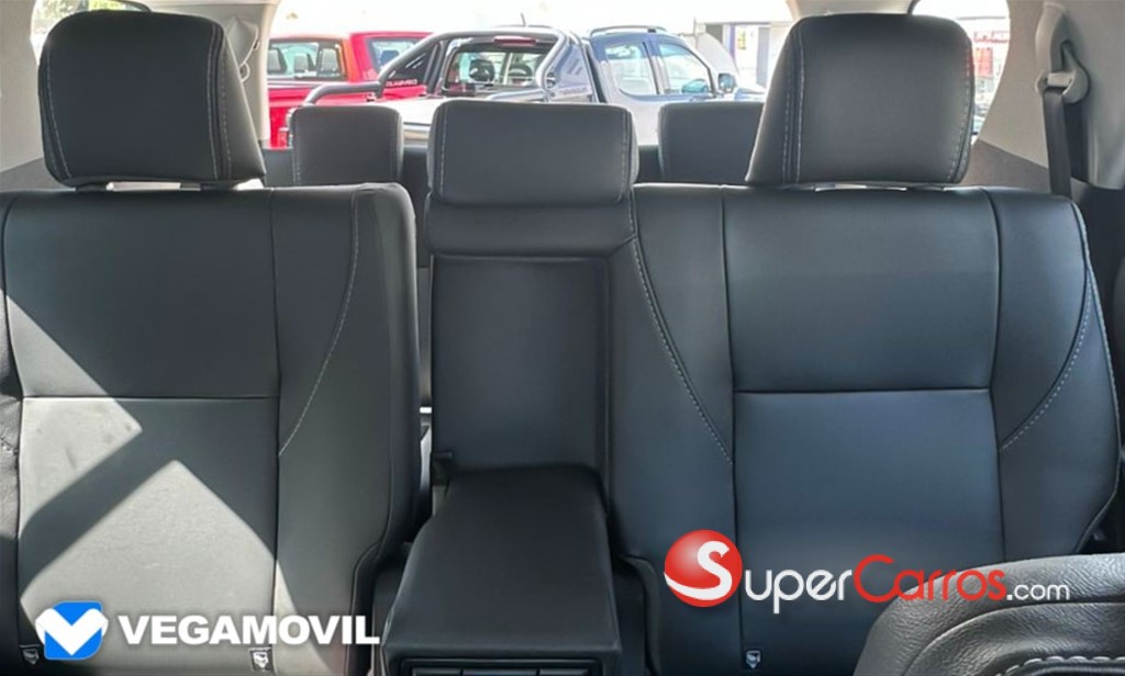 2025 Toyota Fortuner SRV — foto 8 / 11