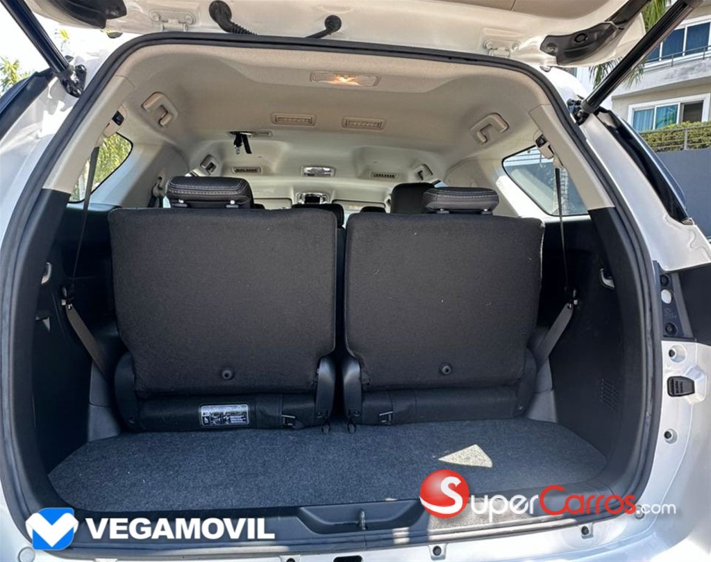 2025 Toyota Fortuner SRV — foto 9 / 11