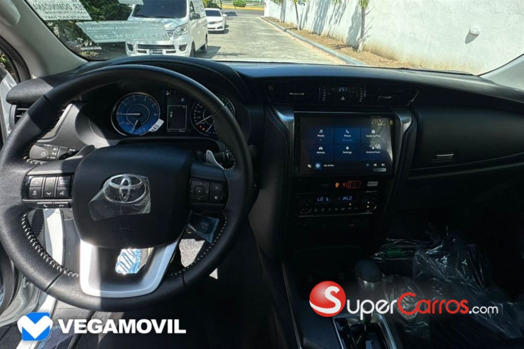 2025 Toyota Fortuner SRV — foto 11 / 11
