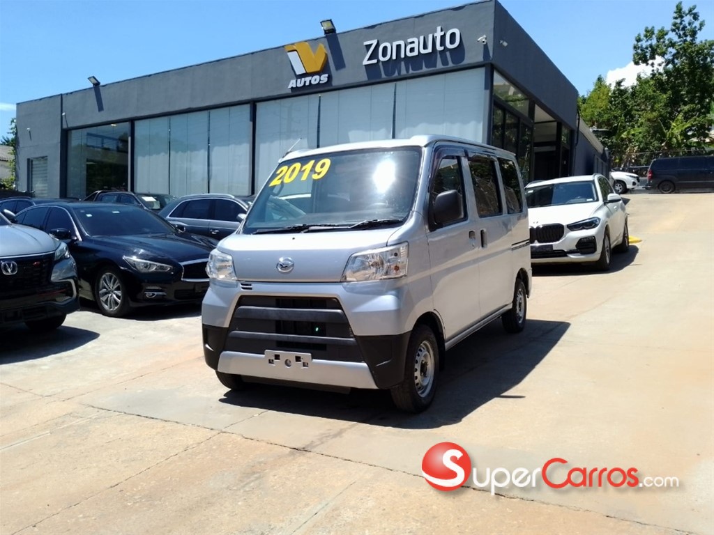 2019 Daihatsu Hijet Minivan — foto 2 / 10