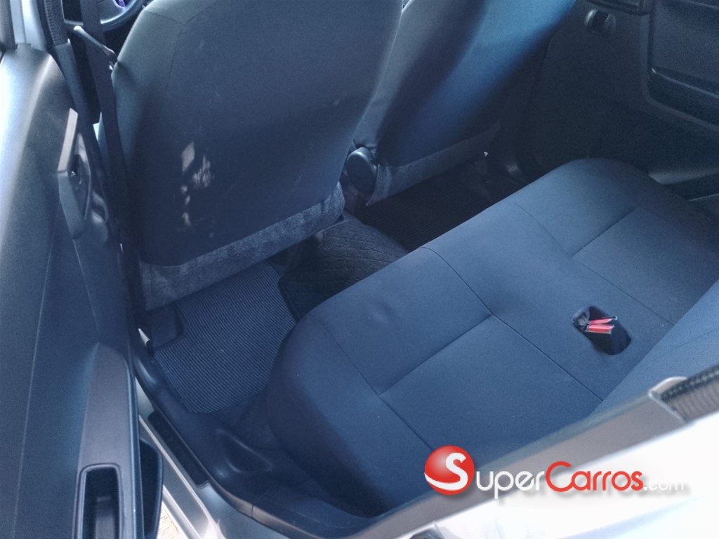 2018 Daihatsu Mira — foto 6 / 12