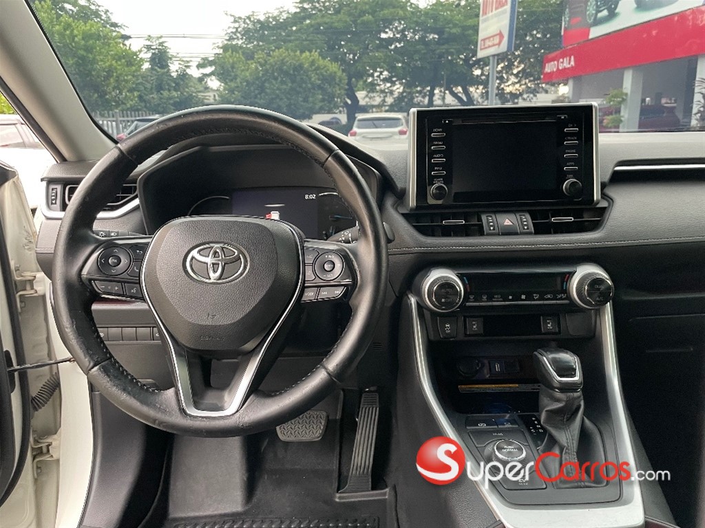 2022 Toyota RAV4 XLE Hybrid — foto 6 / 8