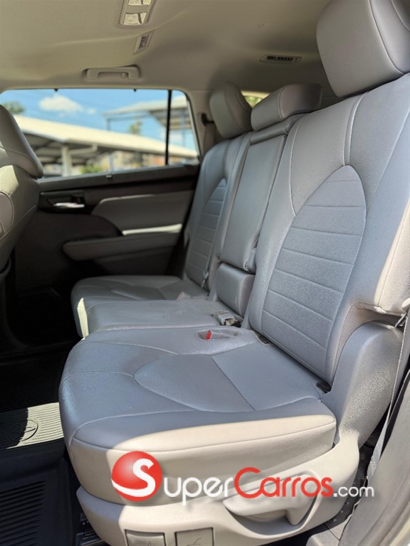 2020 Toyota Highlander XLE — foto 6 / 9
