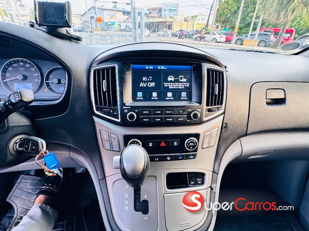 2020 Hyundai Grand Starex — foto 10 / 12