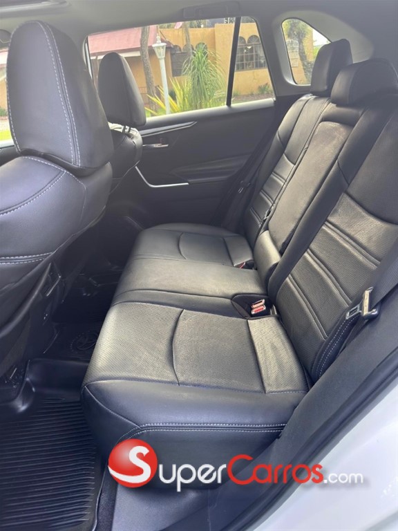 2022 Toyota RAV4 XLE Premium — foto 8 / 12