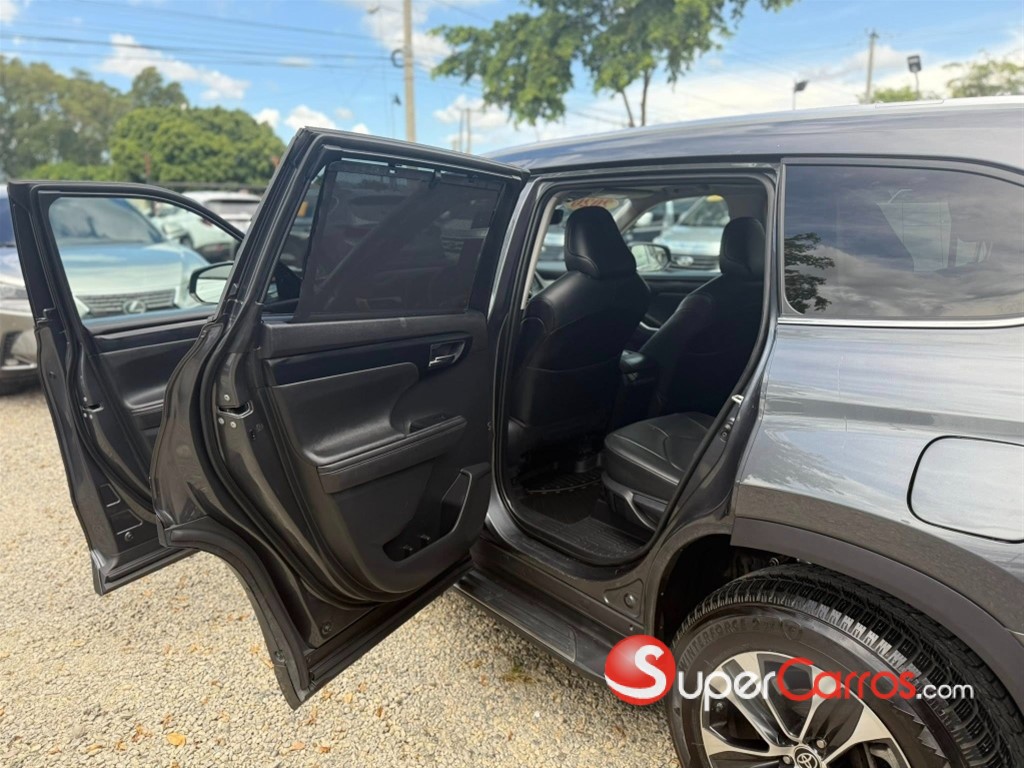 2020 Toyota Highlander XLE — foto 2 / 12
