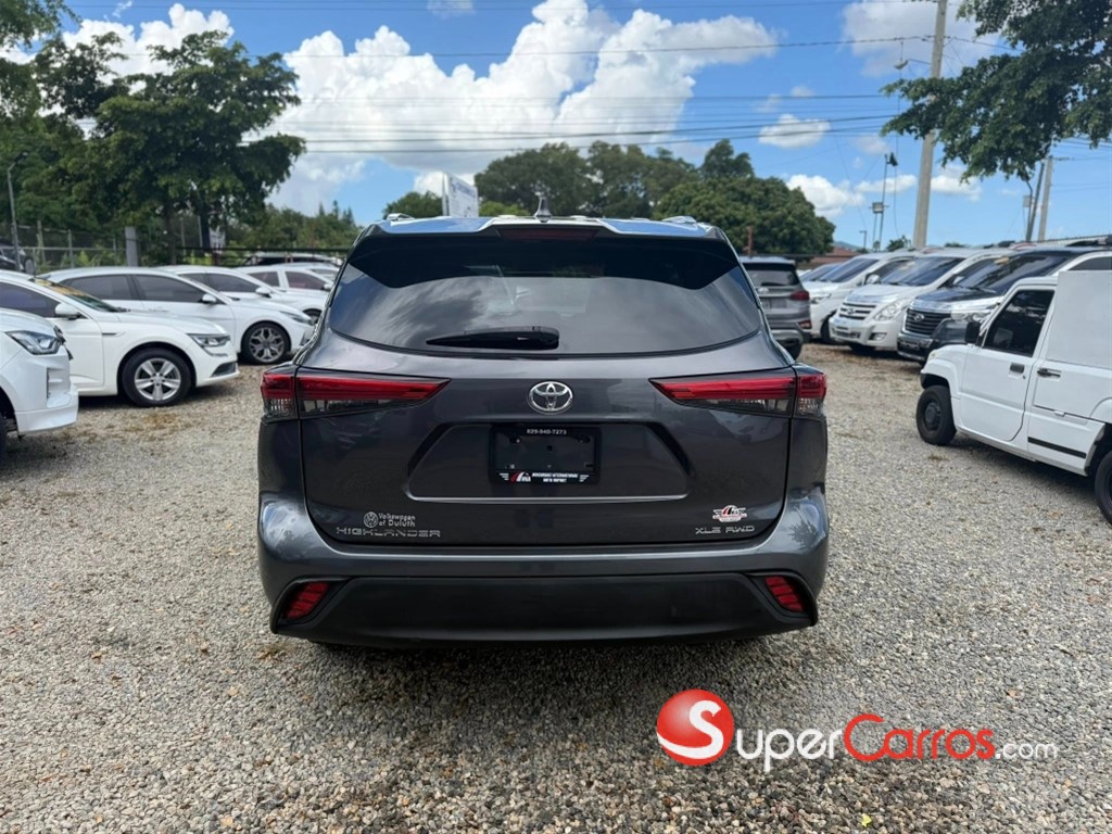 2020 Toyota Highlander XLE — foto 9 / 12