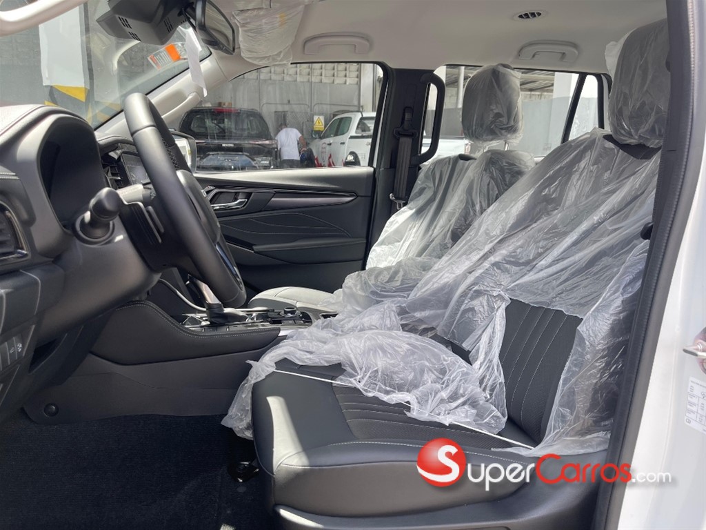 2027 Isuzu Mux — foto 6 / 10