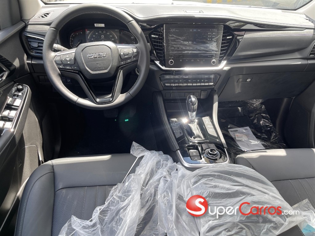 2027 Isuzu Mux — foto 8 / 10