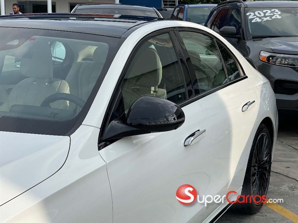 2024 Mercedes-Benz Clase E 350 4 MATIC — foto 3 / 12