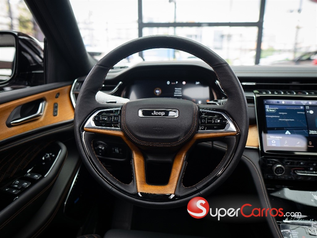 2025 Jeep Grand Cherokee Summit Reserve — foto 4 / 10