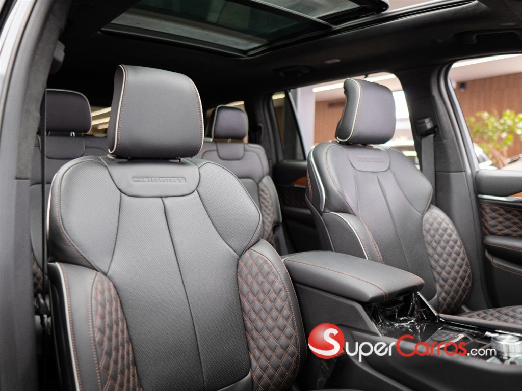 2025 Jeep Grand Cherokee Summit Reserve — foto 5 / 10