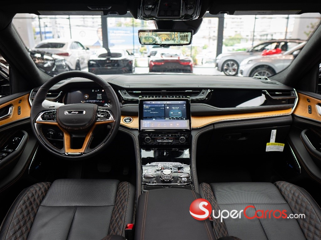 2025 Jeep Grand Cherokee Summit Reserve — foto 9 / 10